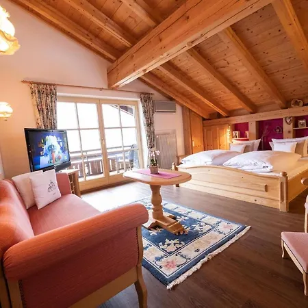 Edelrose Apartment *